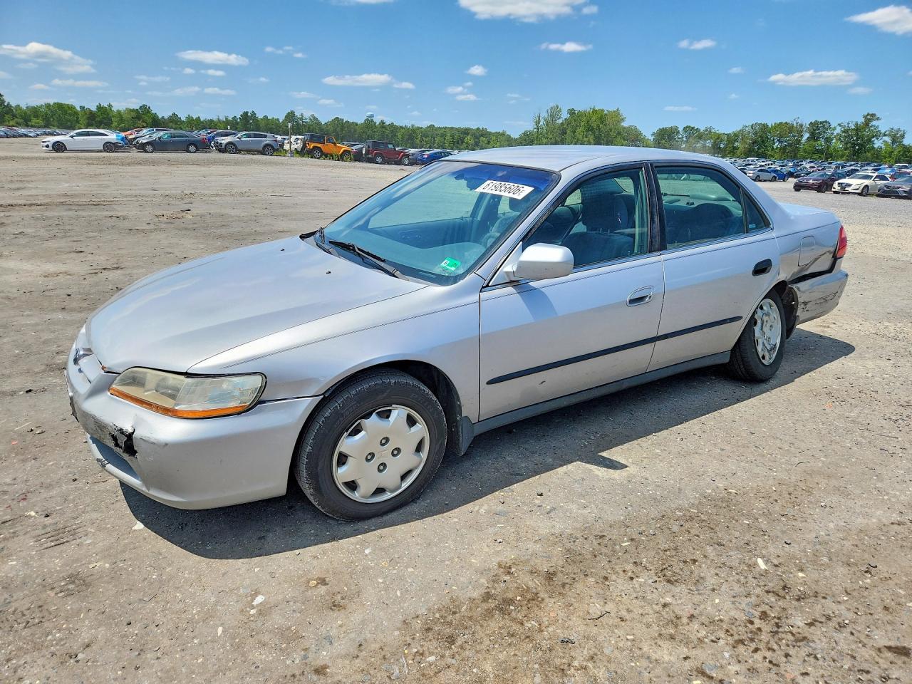 1HGCG6651YA025575 · 2000 HONDA ACCORD