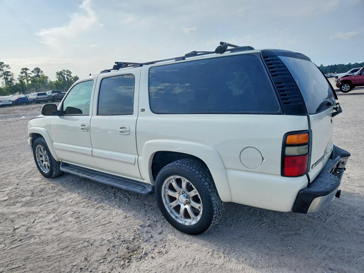 1GNEC16Z26J101009 · 2006 CHEVROLET SUBURBAN · 2/13