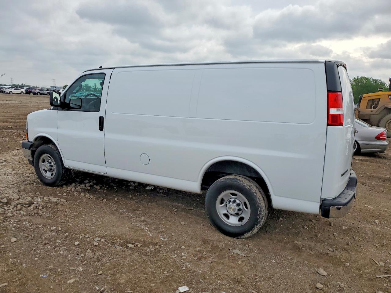 1GCWGAFPXP1160309 · 2023 CHEVROLET EXPRESS G2500 · 2/13