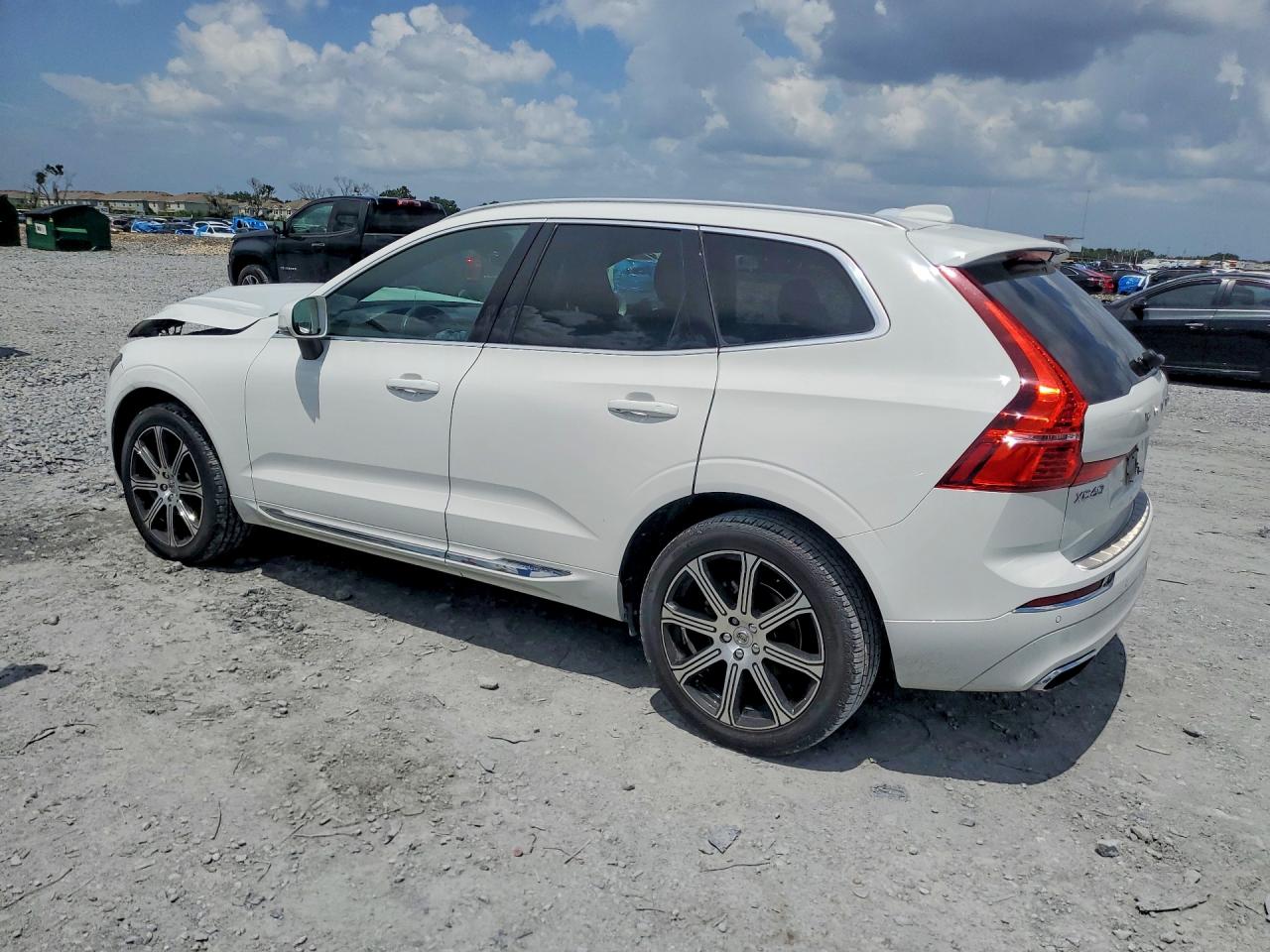 YV4102DL7L1565247 · 2020 VOLVO XC60 · 2/13