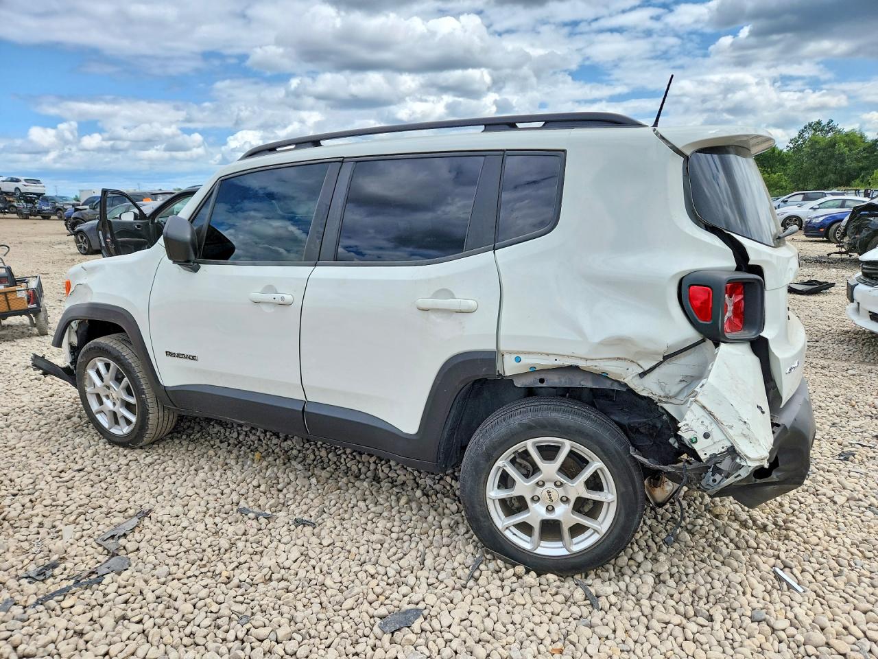 ZACNJDB10NPN62379 · 2022 JEEP RENEGADE · 2/13