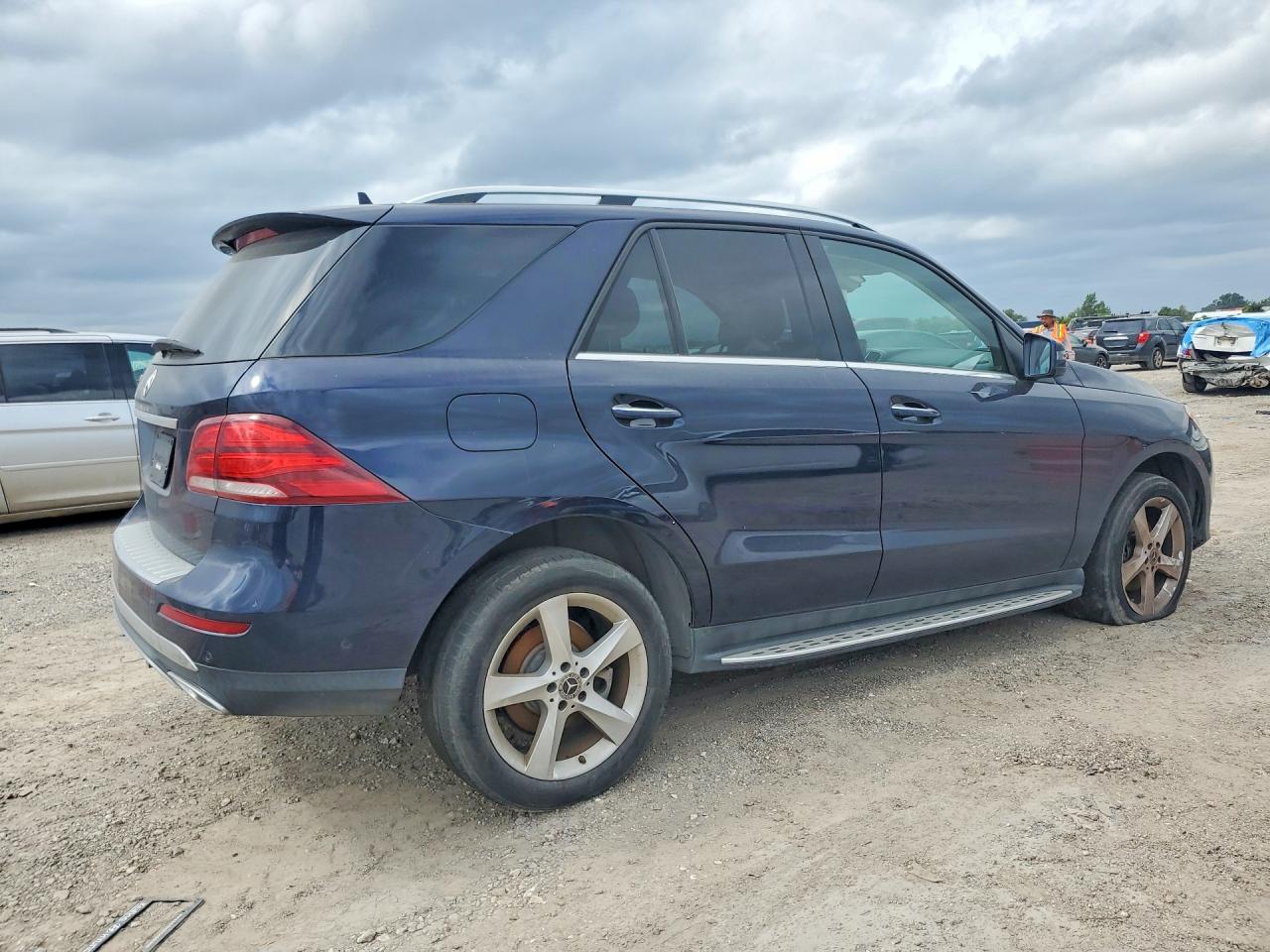 4JGDA5JB3HA937034 · 2017 MERCEDES-BENZ GLE · 3/12