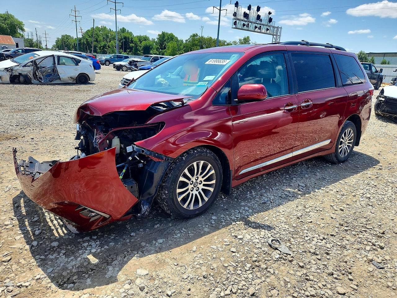 5TDYZ3DCXJS950010 · 2018 TOYOTA SIENNA