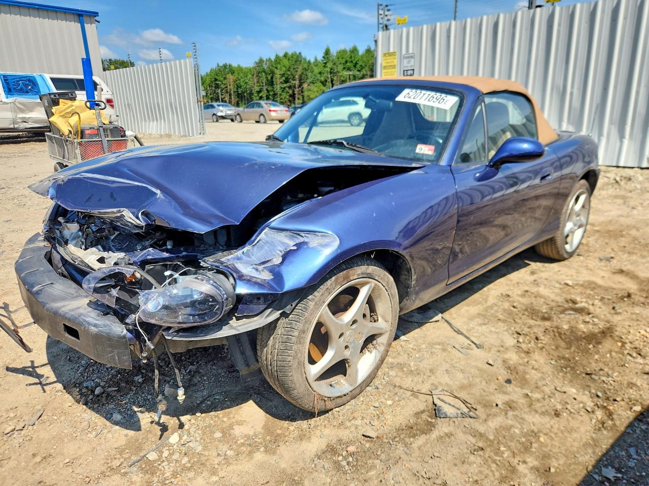 JM1NB353810208617 · 2001 MAZDA MX-5 MIATA