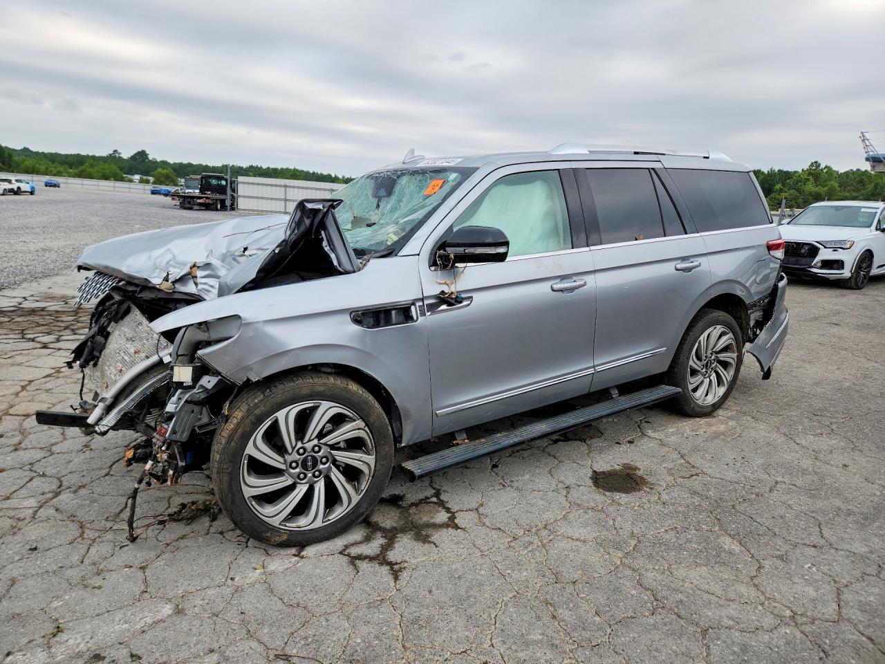2022 LINCOLN NAVIGATOR