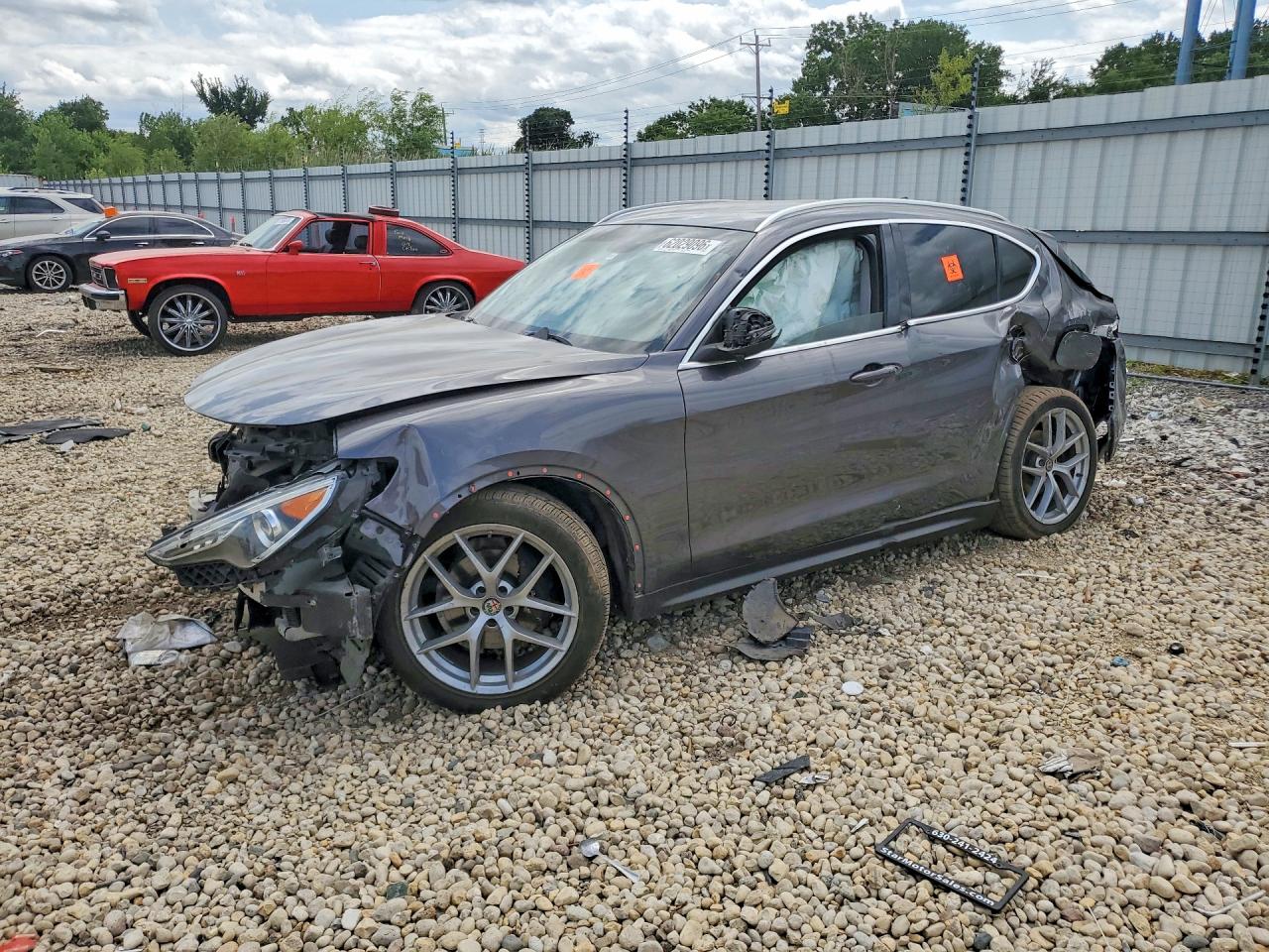 ZASFAKAN1J7B73748 · 2018 ALFA ROMEO STELVIO