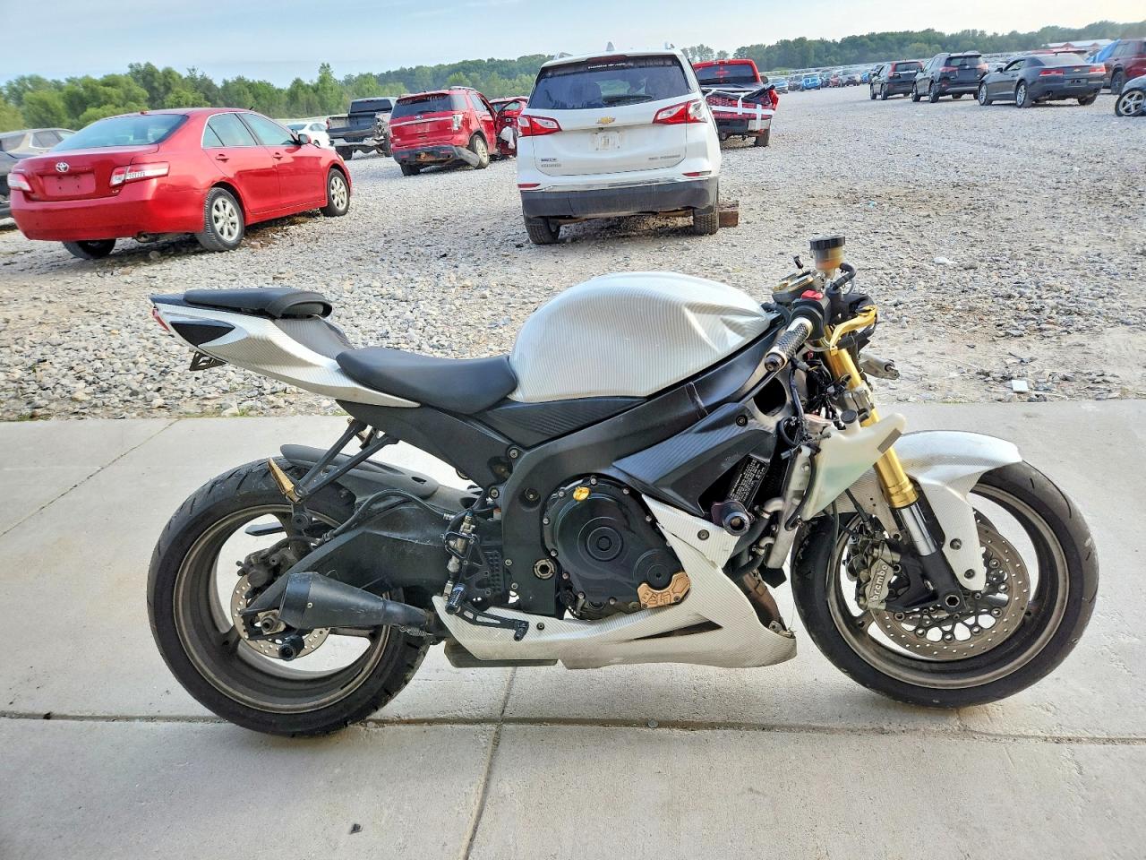 JS1GR7MAXB2101290 · 2011 SUZUKI GSX750