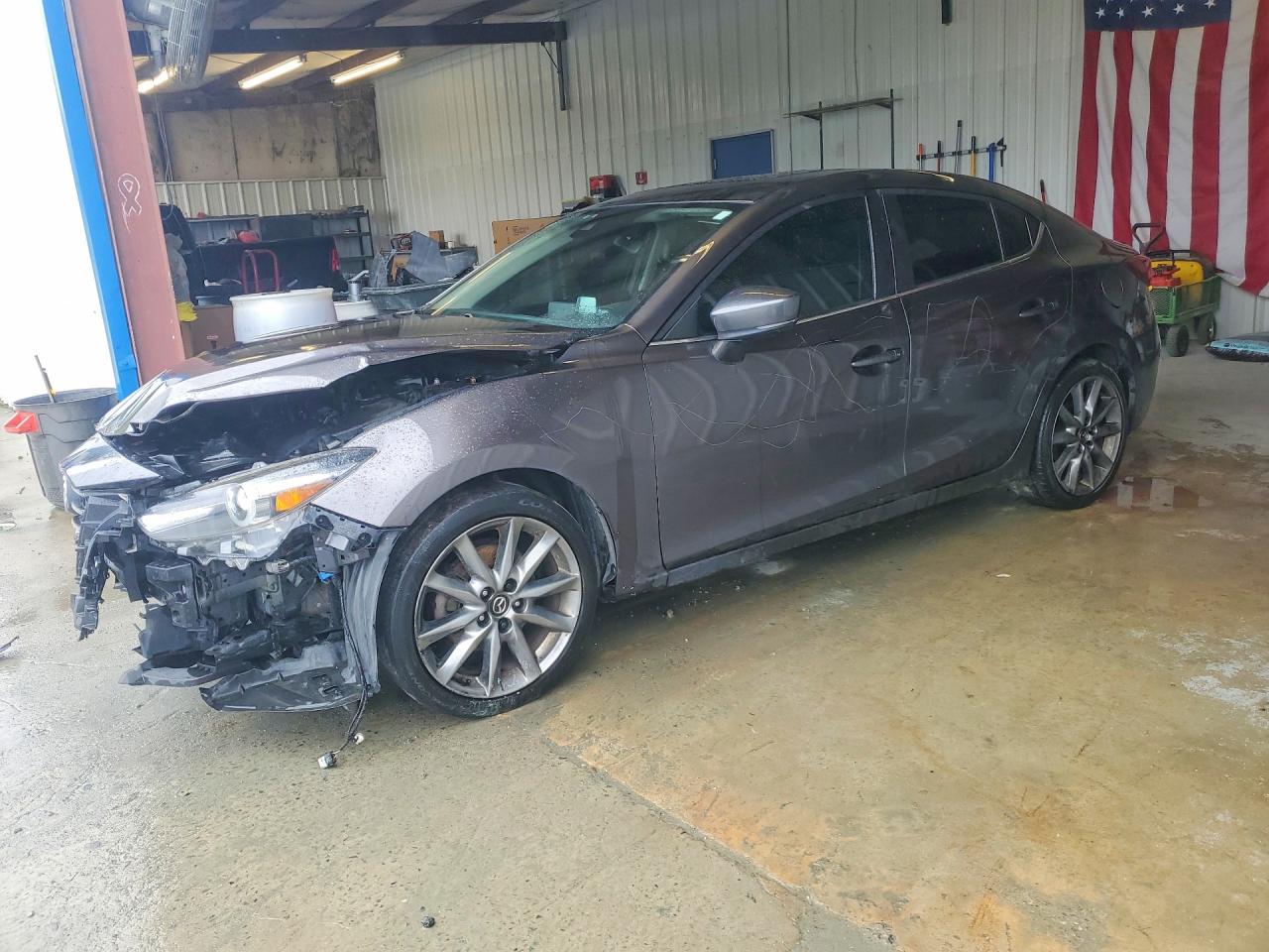 3MZBN1W36JM235144 · 2018 MAZDA 3