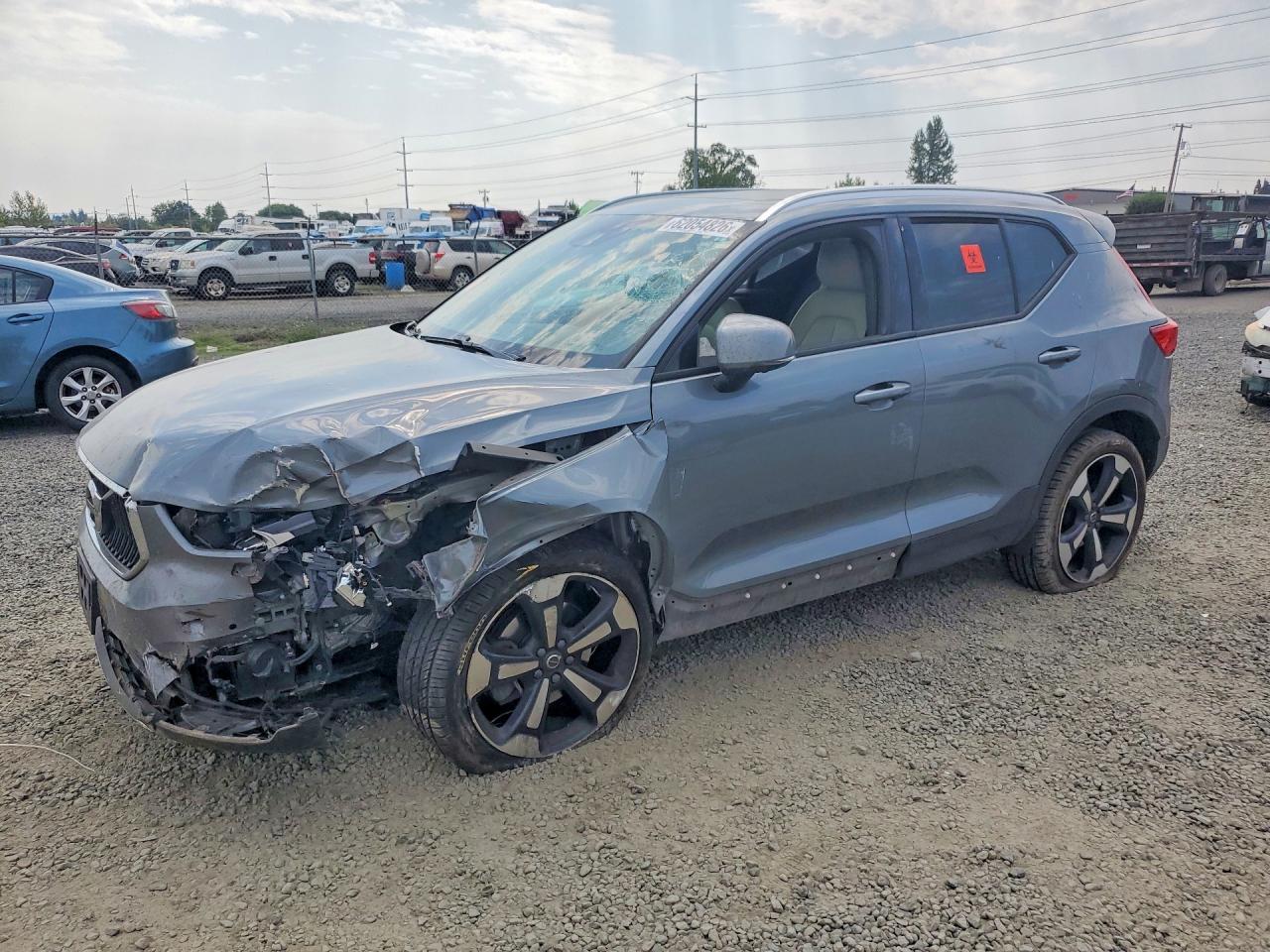 2019 VOLVO XC40