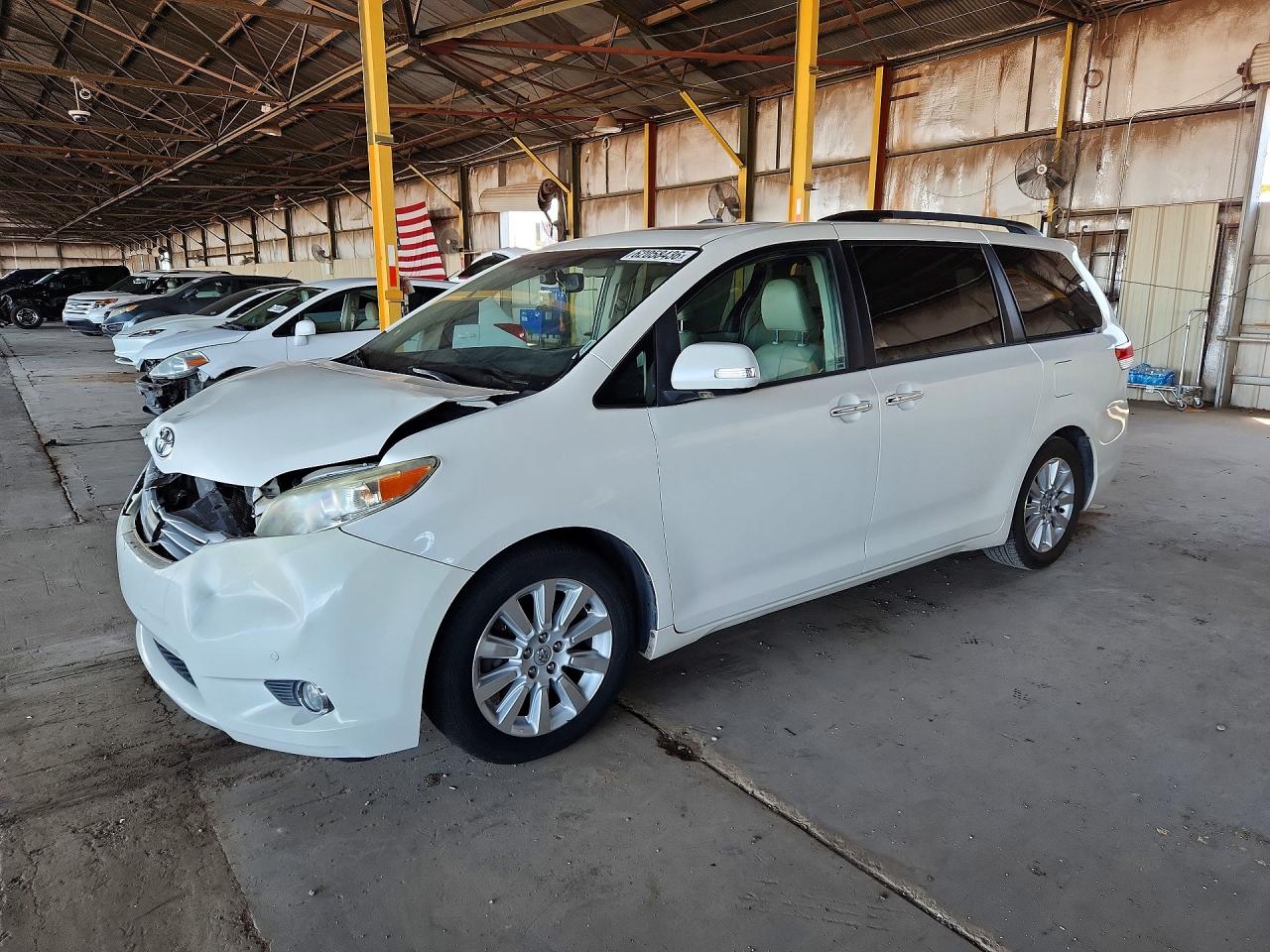 5TDYK3DC1ES490682 · 2014 TOYOTA SIENNA