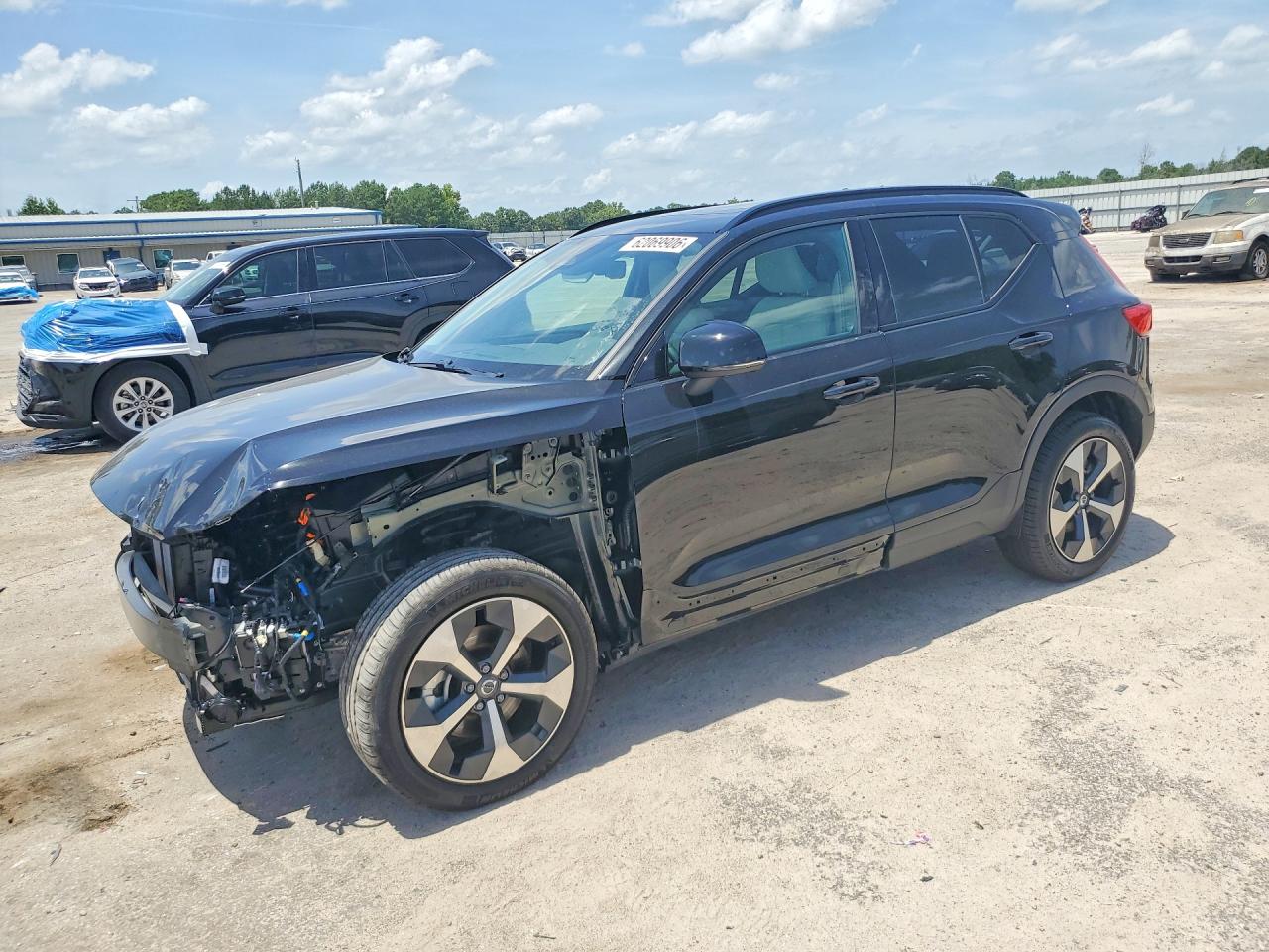 YV4L12UC4T2714052 · 2026 VOLVO XC40