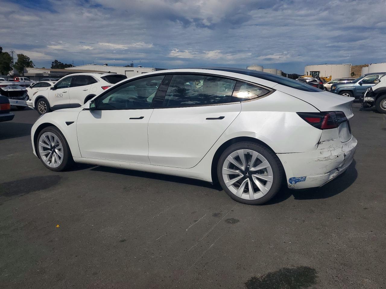 5YJ3E1EB2MF863064 · 2021 TESLA MODEL 3 · 2/12