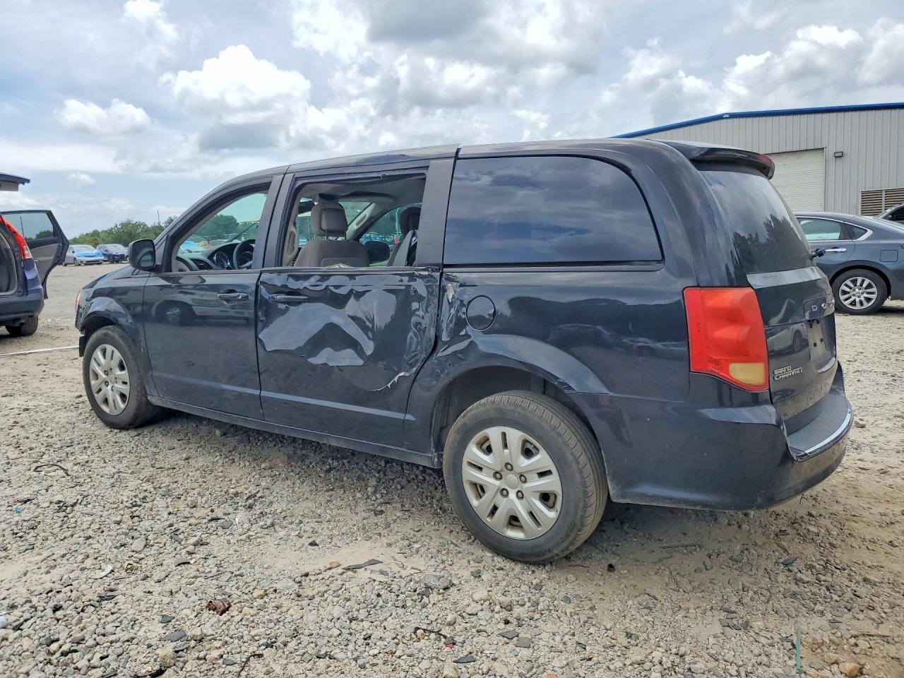 2C4RDGBG7JR225425 · 2018 DODGE GRAND CARAVAN · 2/14