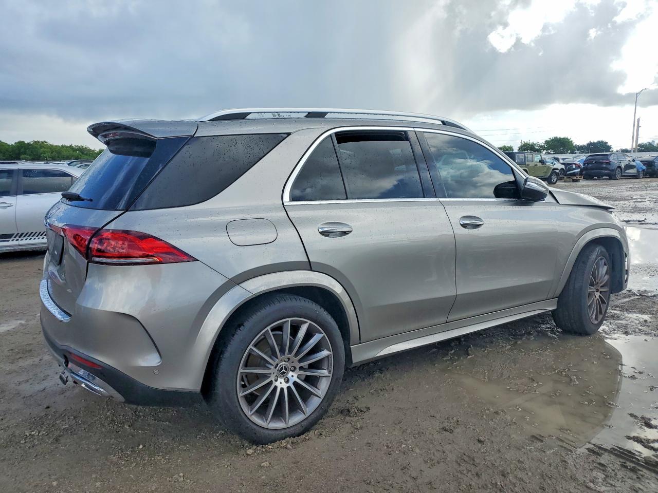 4JGFB4JB5MA527197 · 2021 MERCEDES-BENZ GLE · 3/13