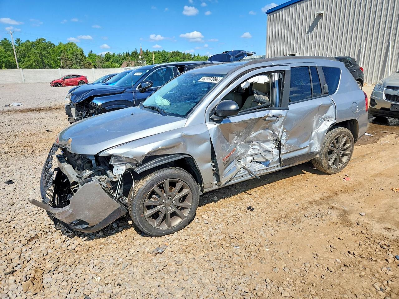 1C4NJDBB1GD733881 · 2016 JEEP COMPASS
