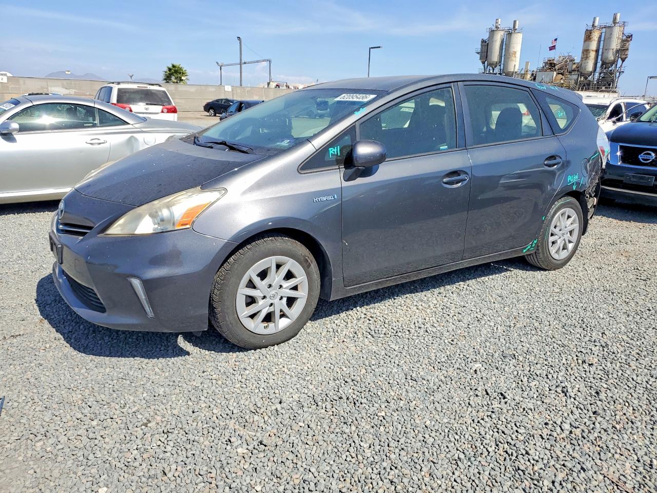 JTDZN3EU2D3220394 · 2013 TOYOTA PRIUS V