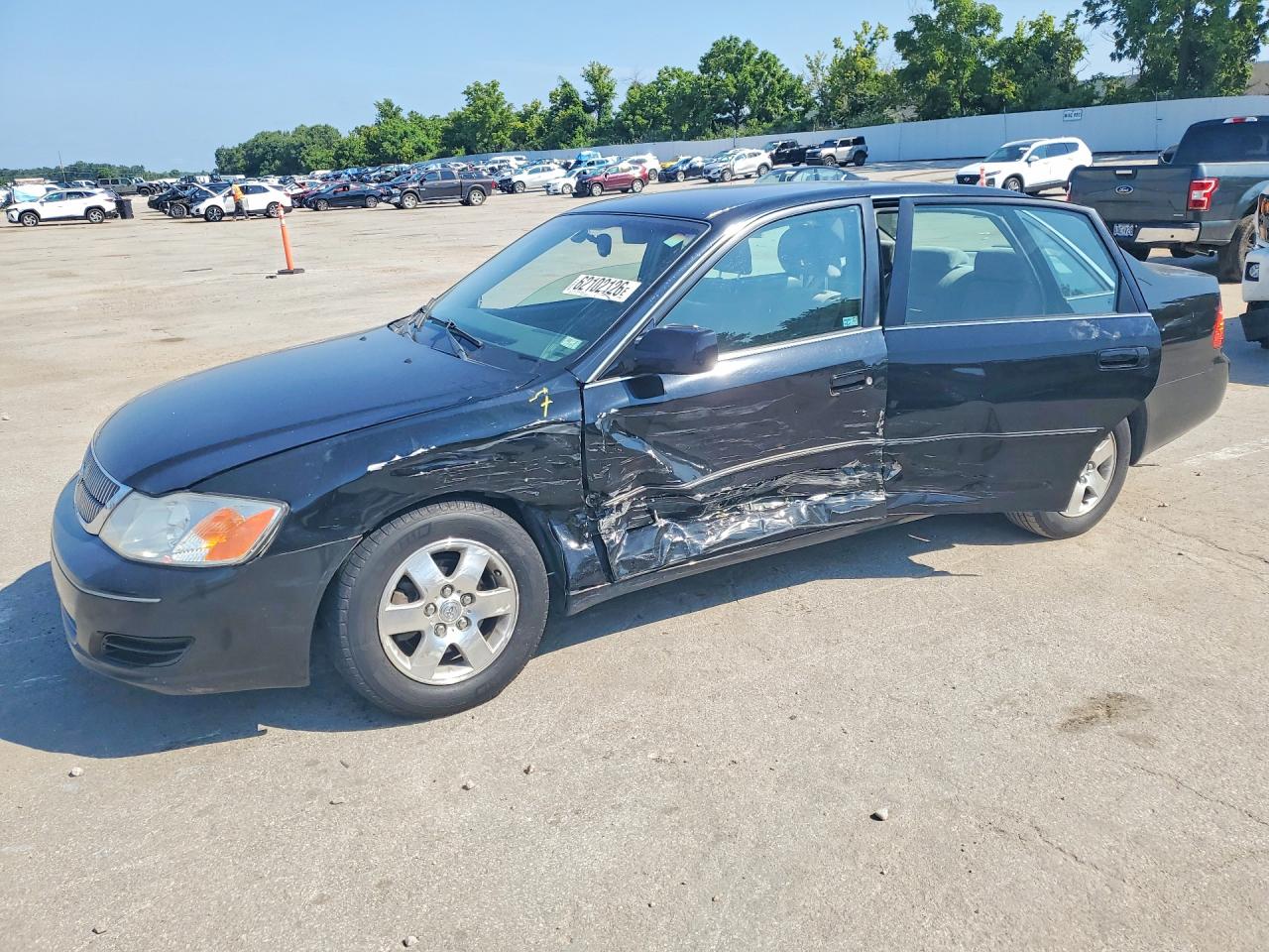 4T1BF28B92U244570 · 2002 TOYOTA AVALON