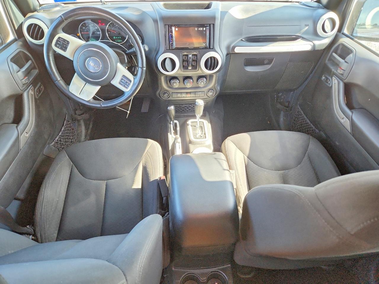 1C4BJWDG8GL318909 · 2016 JEEP WRANGLER UNLIMITED · 8/13