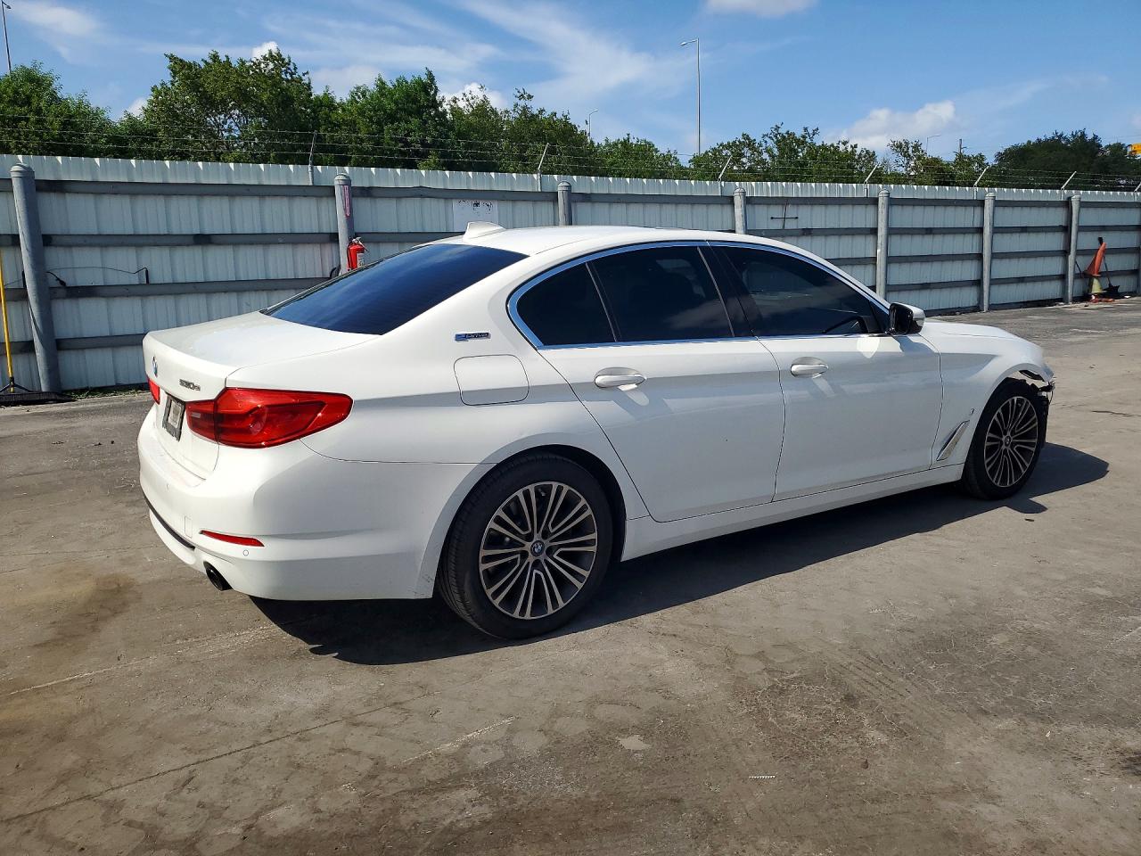 WBAJA9C54KB392806 · 2019 BMW 530E · 3/12