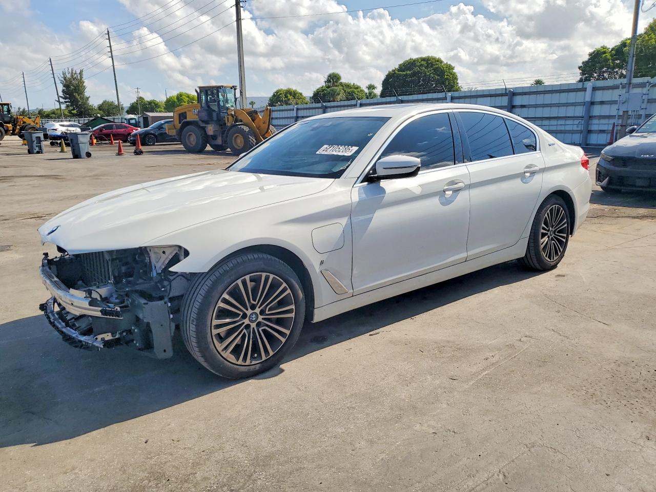 WBAJA9C54KB392806 · 2019 BMW 530E