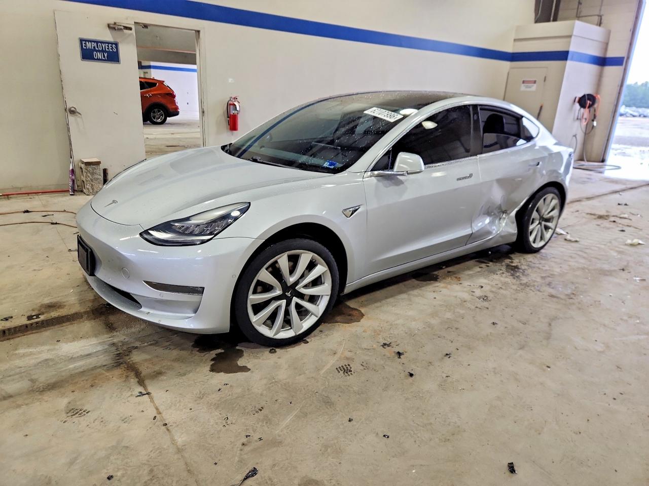 5YJ3E1EA8JF017850 · 2018 TESLA MODEL 3