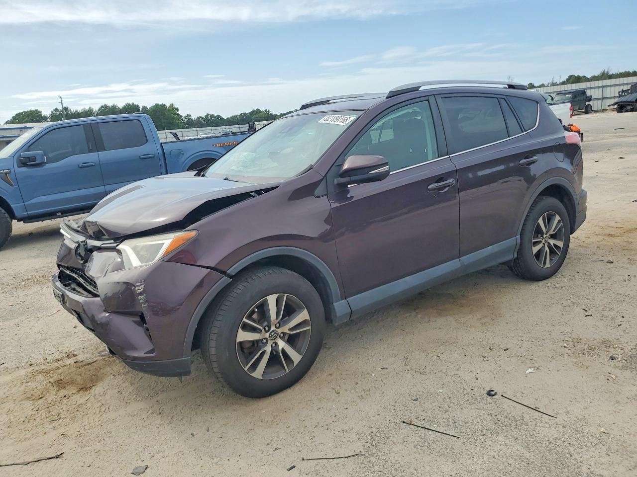 2T3RFREV0HW552460 · 2017 TOYOTA RAV4