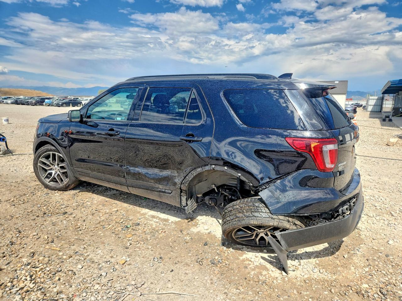 1FM5K8GT6GGB26665 · 2016 FORD EXPLORER · 2/13