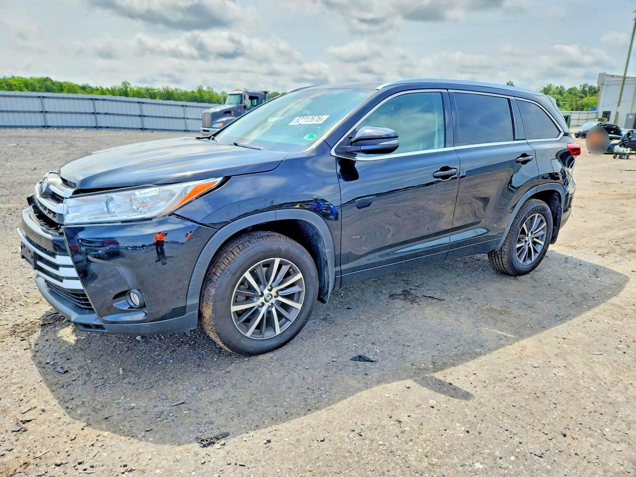 5TDJZRFH8HS452220 · 2017 TOYOTA HIGHLANDER