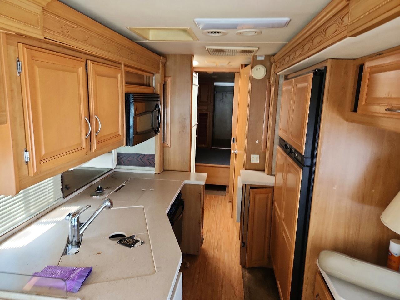 4UZACJDT18CZ76963 · 2008 FREIGHTLINER CHASSIS · 6/10