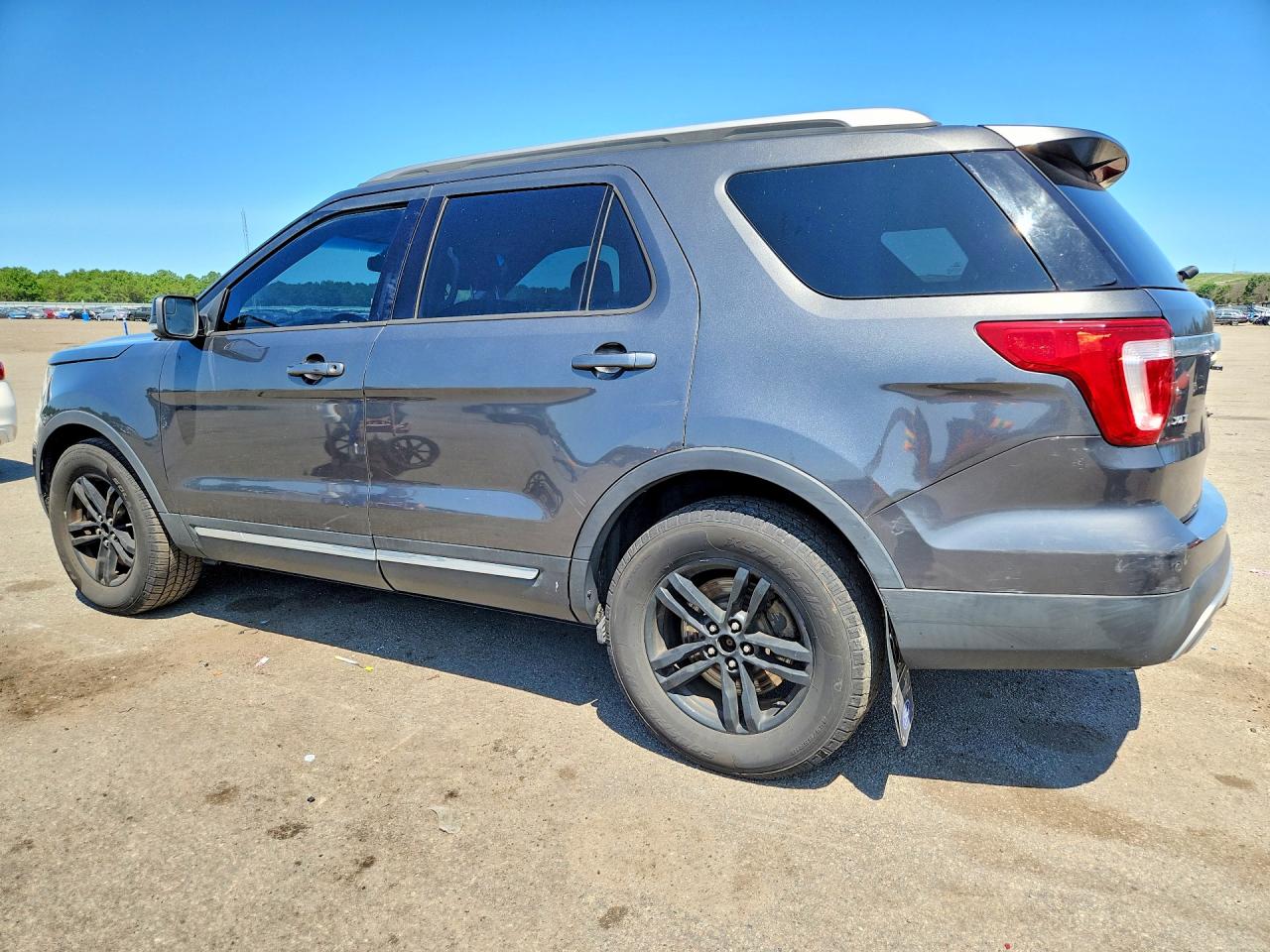 1FM5K8D88GGB00519 · 2016 FORD EXPLORER · 2/13