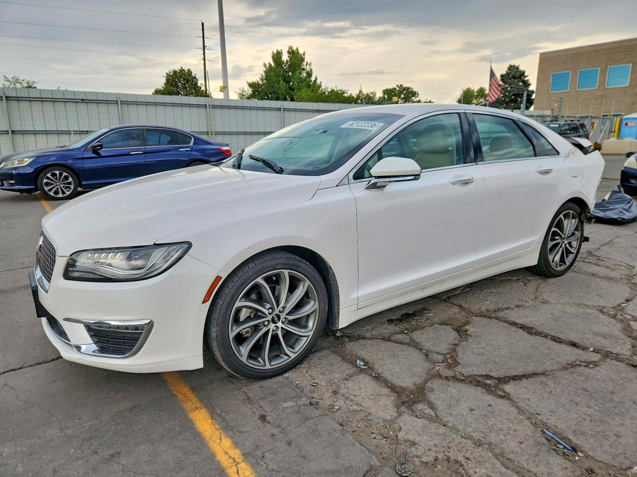 3LN6L5B97JR609920 · 2018 LINCOLN MKZ