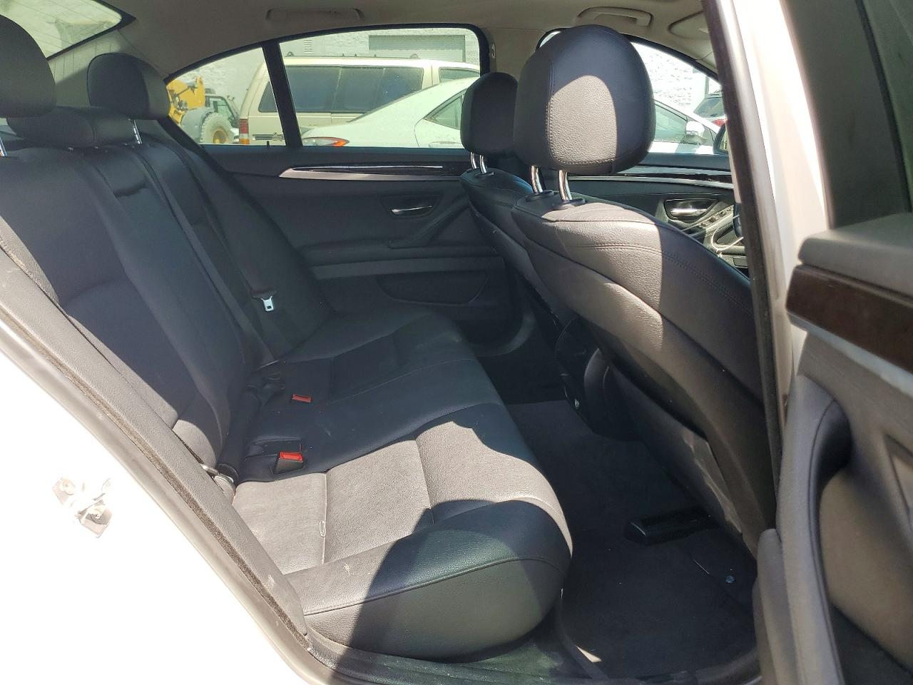 WBA5A5C58FD518136 · 2015 BMW 528 · 10/13