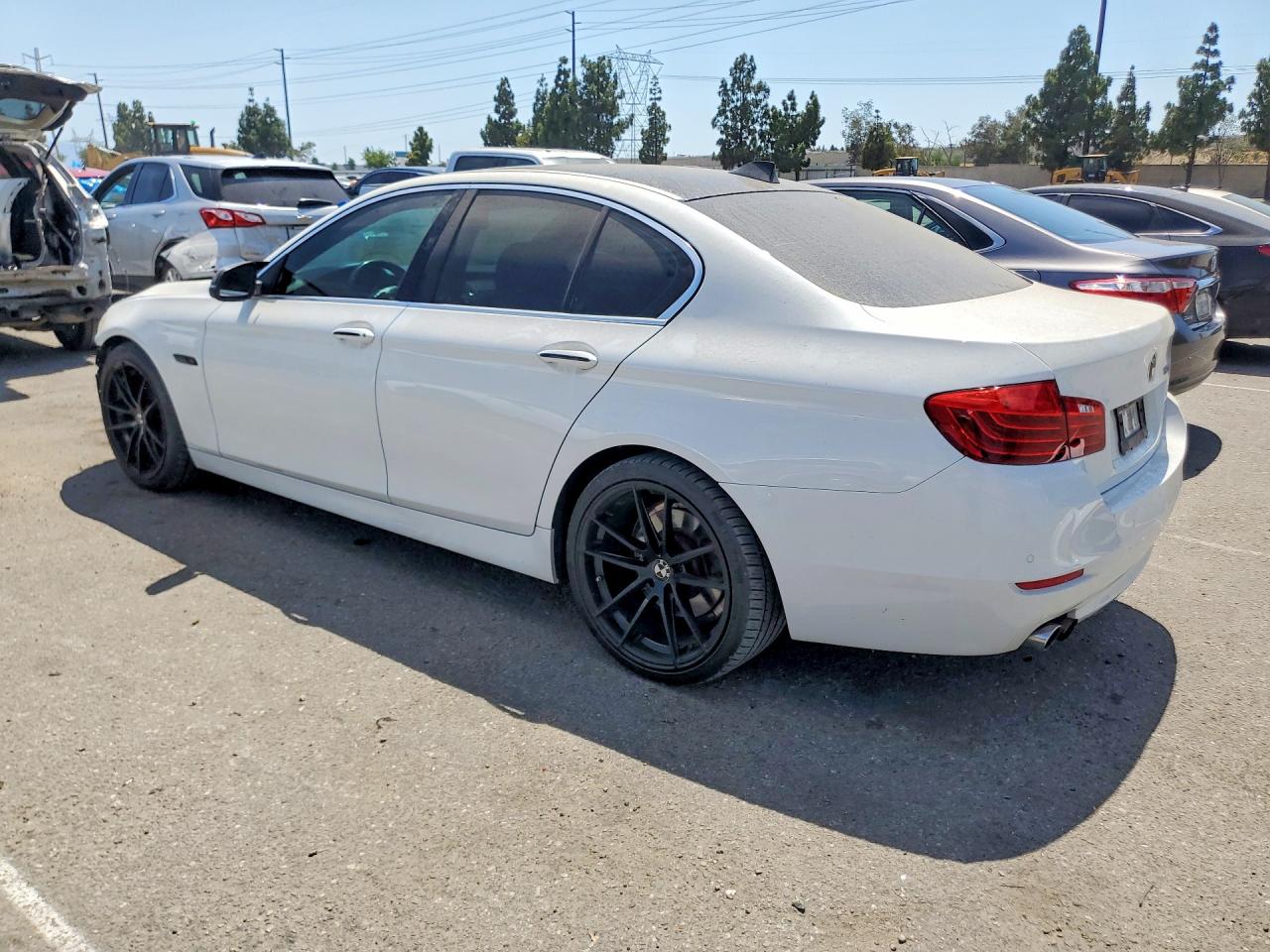 WBA5A5C58FD518136 · 2015 BMW 528 · 2/13