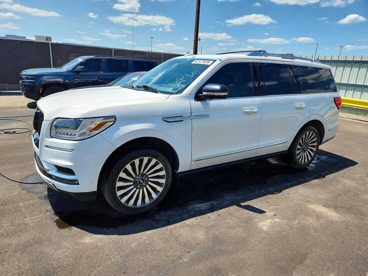 5LMJJ2LT1KEL17447 · 2019 LINCOLN NAVIGATOR