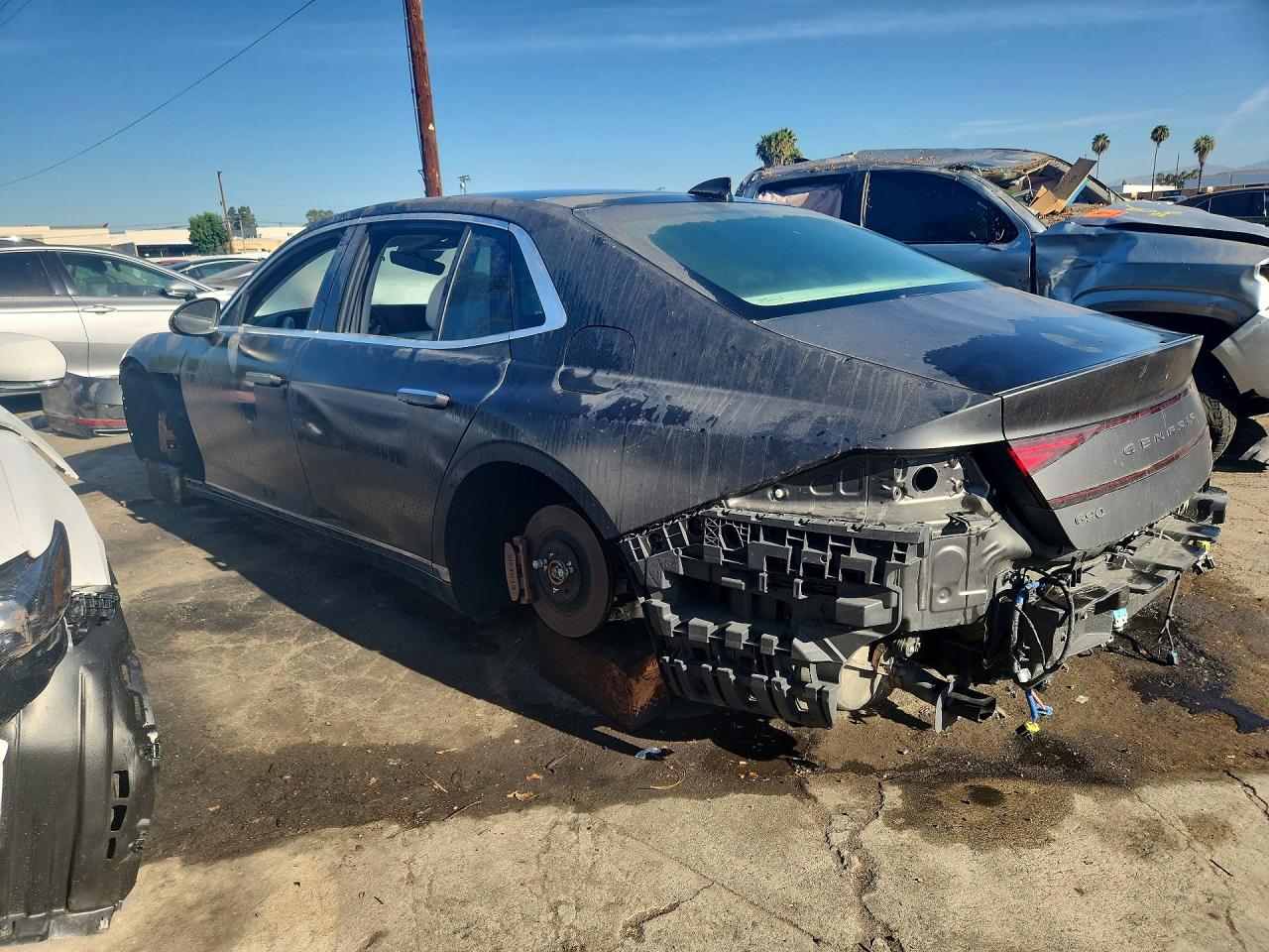 KMTFC4SDXPU013061 · 2023 GENESIS G90 · 2/13