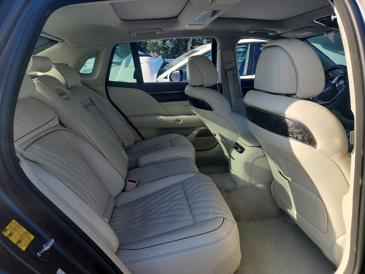 KMTFC4SDXPU013061 · 2023 GENESIS G90 · 10/13