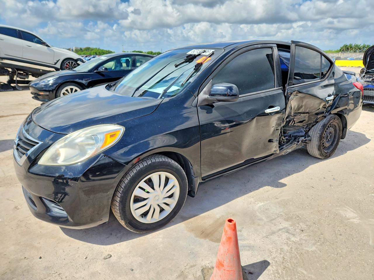 3N1CN7AP1EL832365 · 2014 NISSAN VERSA