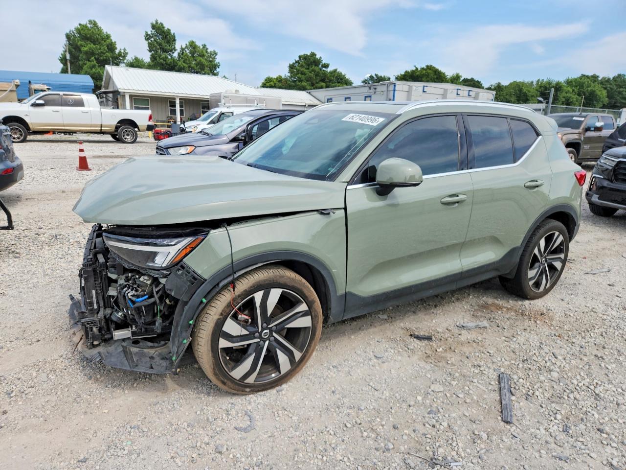 YV4L12UN0P2981812 · 2023 VOLVO XC40