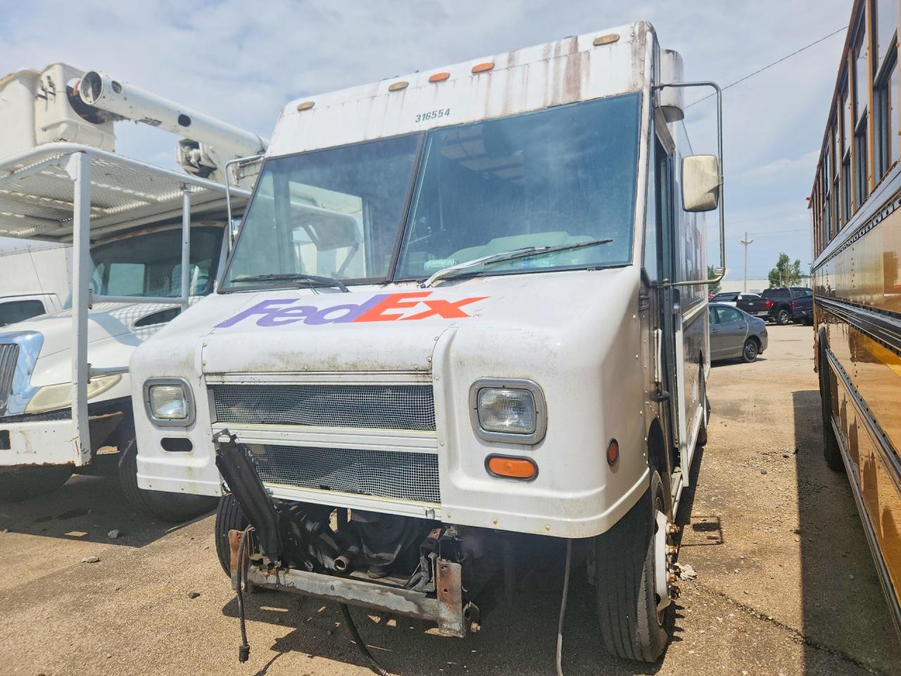 4UZA4FA44YCG41934 · 2000 FRHT - FREIGHTLINER CHASSIS