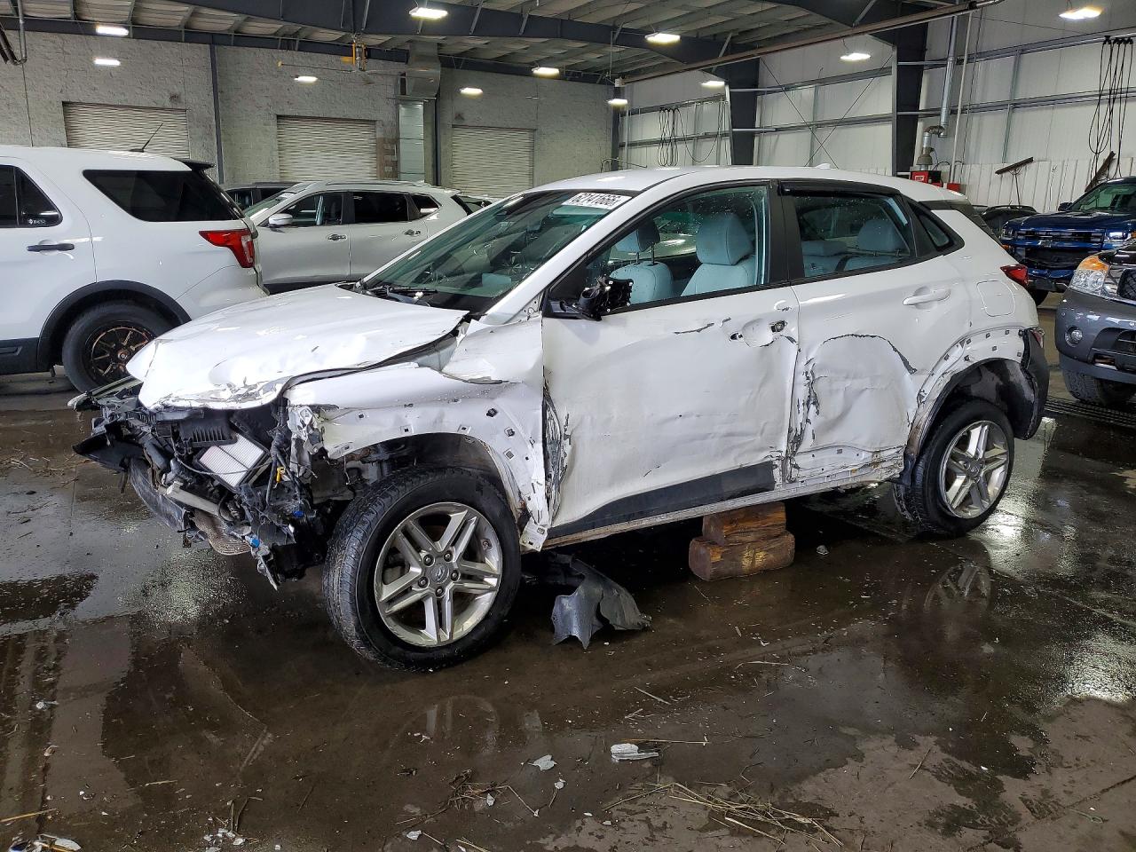 KM8K22AB5NU865010 · 2022 HYUNDAI KONA