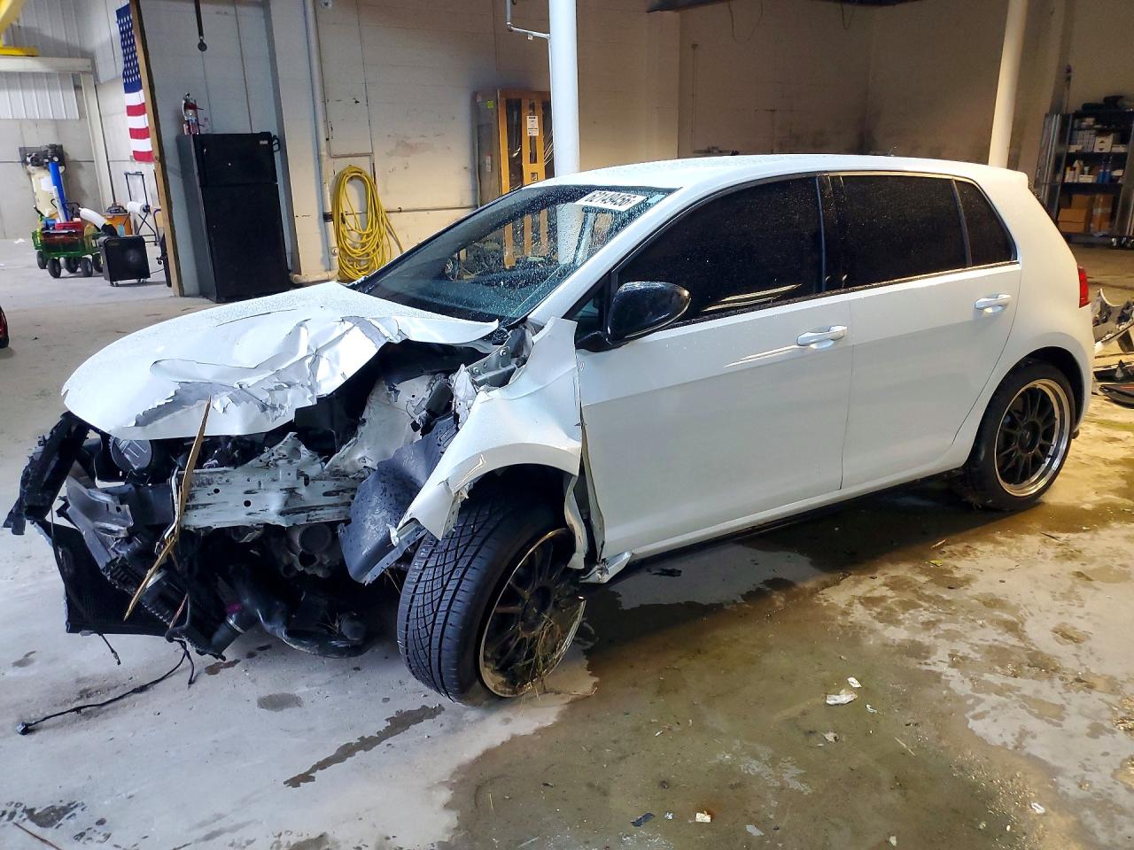 WVWWA7AU2KW171009 · 2019 VOLKSWAGEN GOLF R