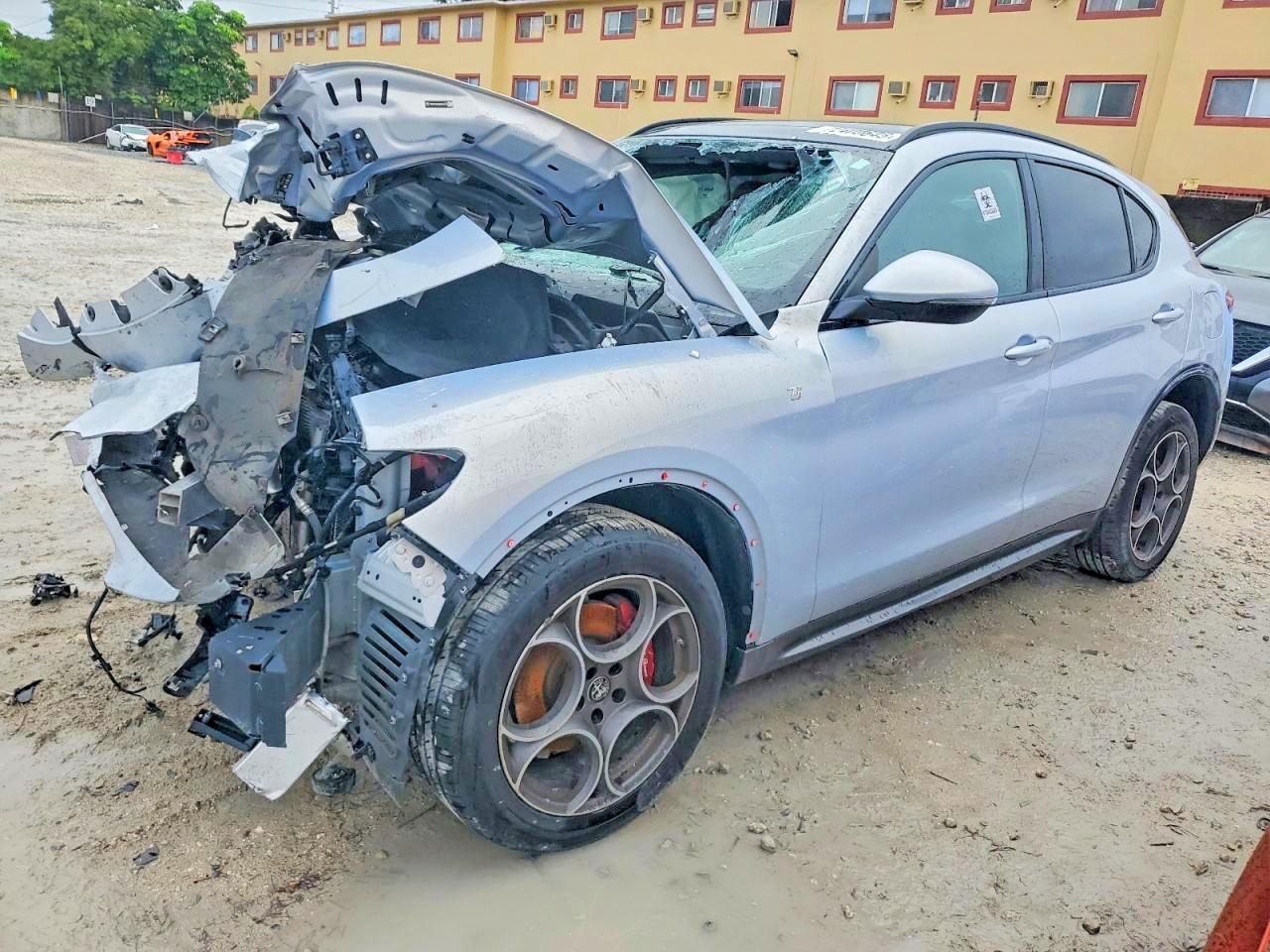 ZASPAKBN0N7D46121 · 2022 ALFA ROMEO STELVIO