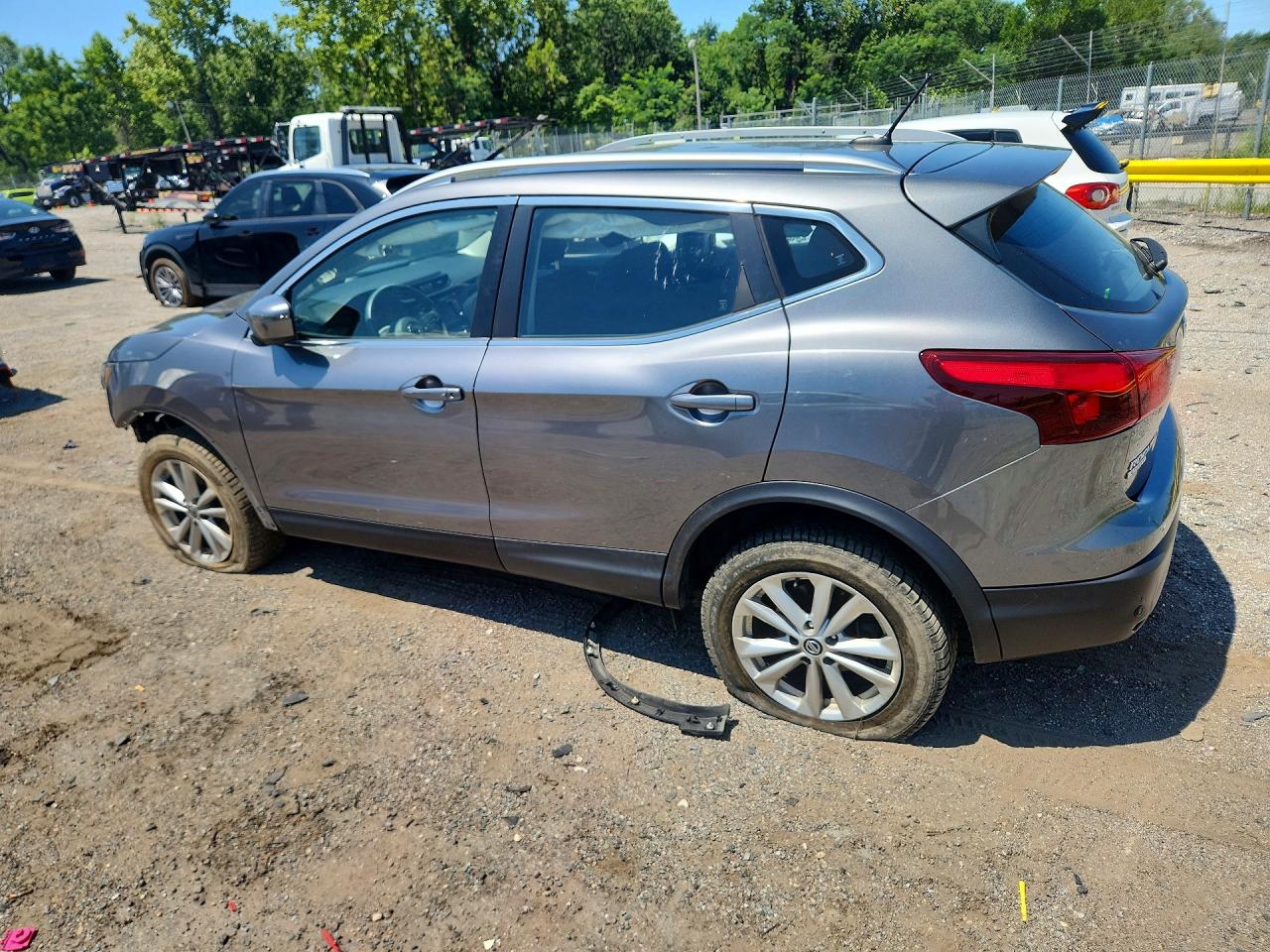 JN1BJ1CR0KW622204 · 2019 NISSAN ROGUE SPORT · 2/13