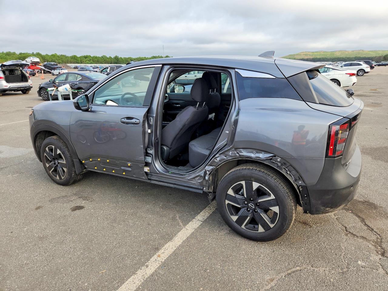 3N8AP6CBXSL416292 · 2025 NISSAN KICKS · 2/14