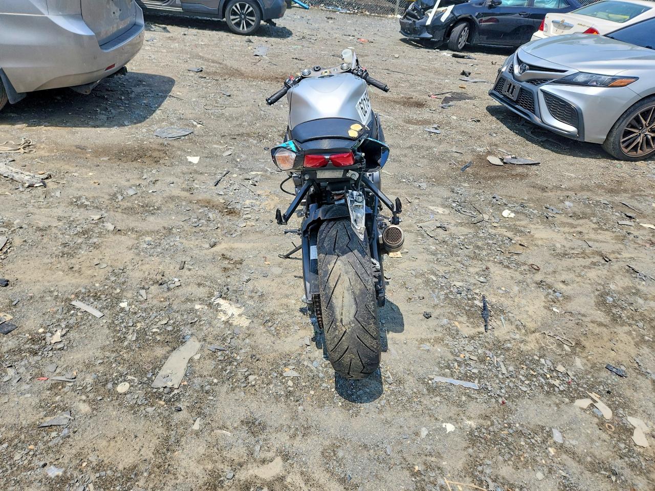 JS1GR7MA4T7100284 · 2026 SUZUKI GSX-R750 · 4/8