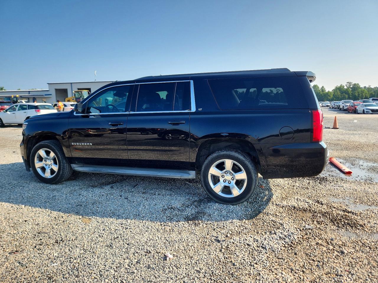 1GNSKJKC9FR160292 · 2015 CHEVROLET SUBURBAN · 2/13