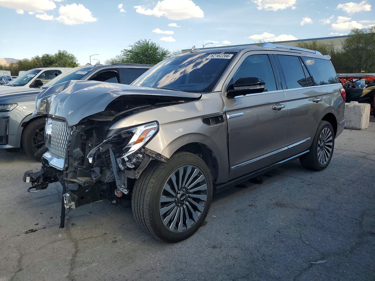 5LMJJ2LT3KEL10239 · 2019 LINCOLN NAVIGATOR