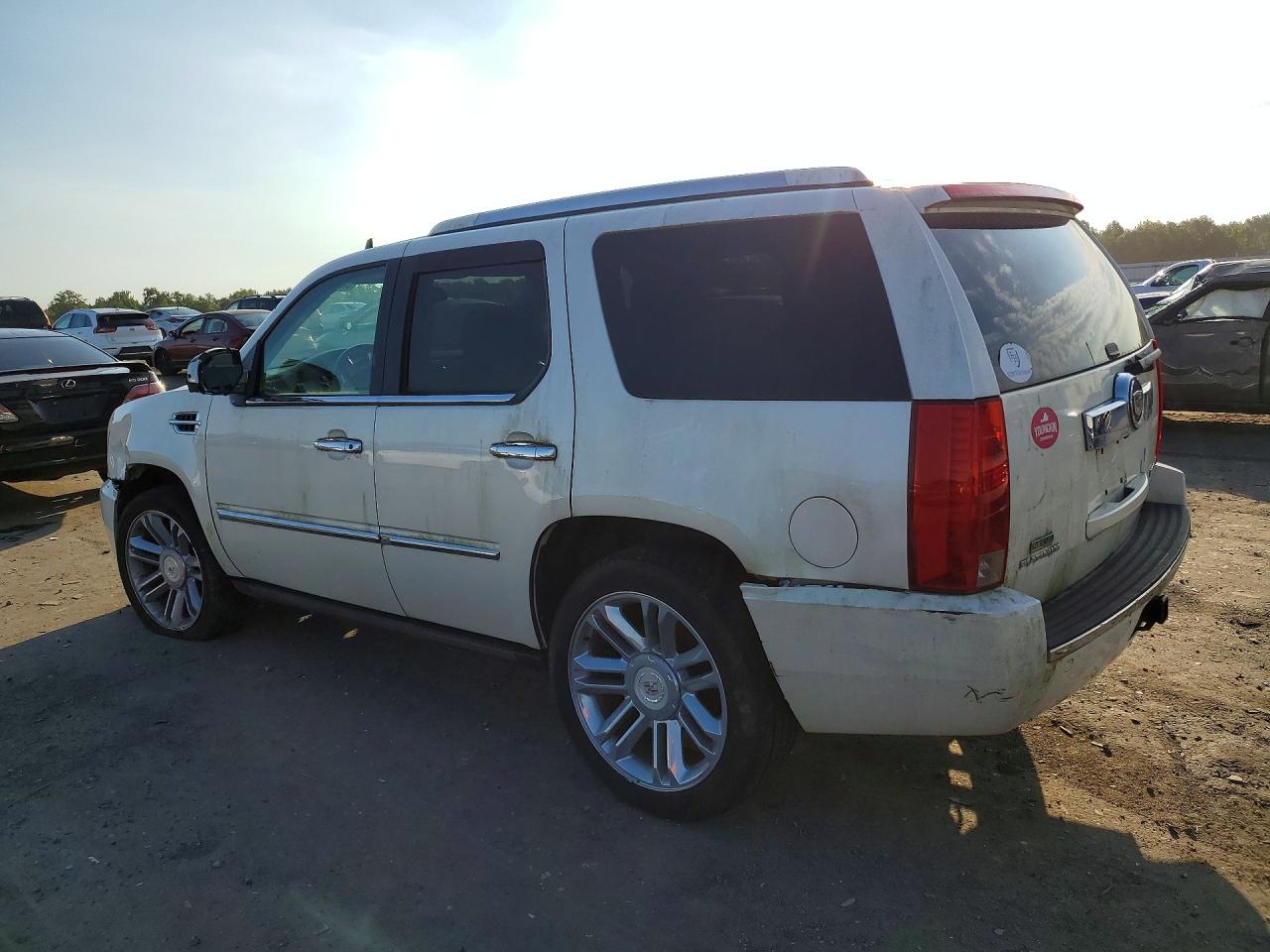 1GYS4DEF7BR260583 · 2011 CADILLAC ESCALADE · 2/13