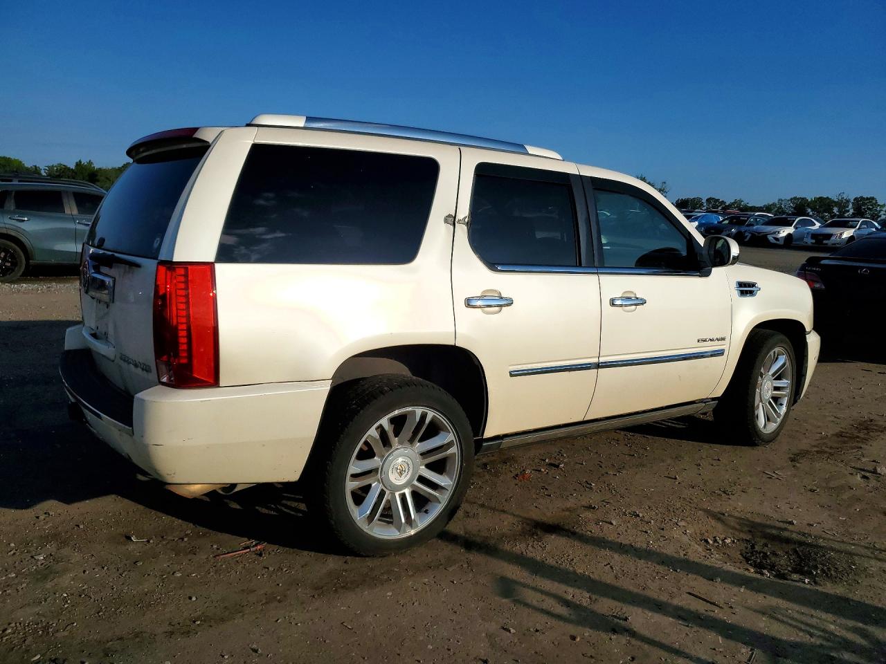 1GYS4DEF7BR260583 · 2011 CADILLAC ESCALADE · 3/13