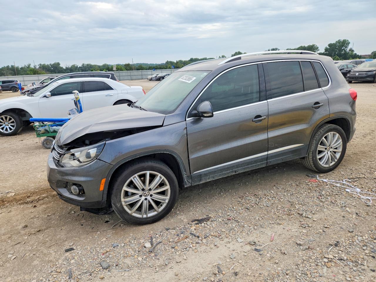 WVGAV7AX8GW575993 · 2016 VOLKSWAGEN TIGUAN